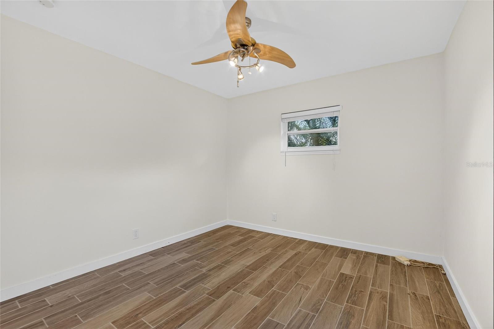 Image 21 of 24 For 4634 Sunset Boulevard