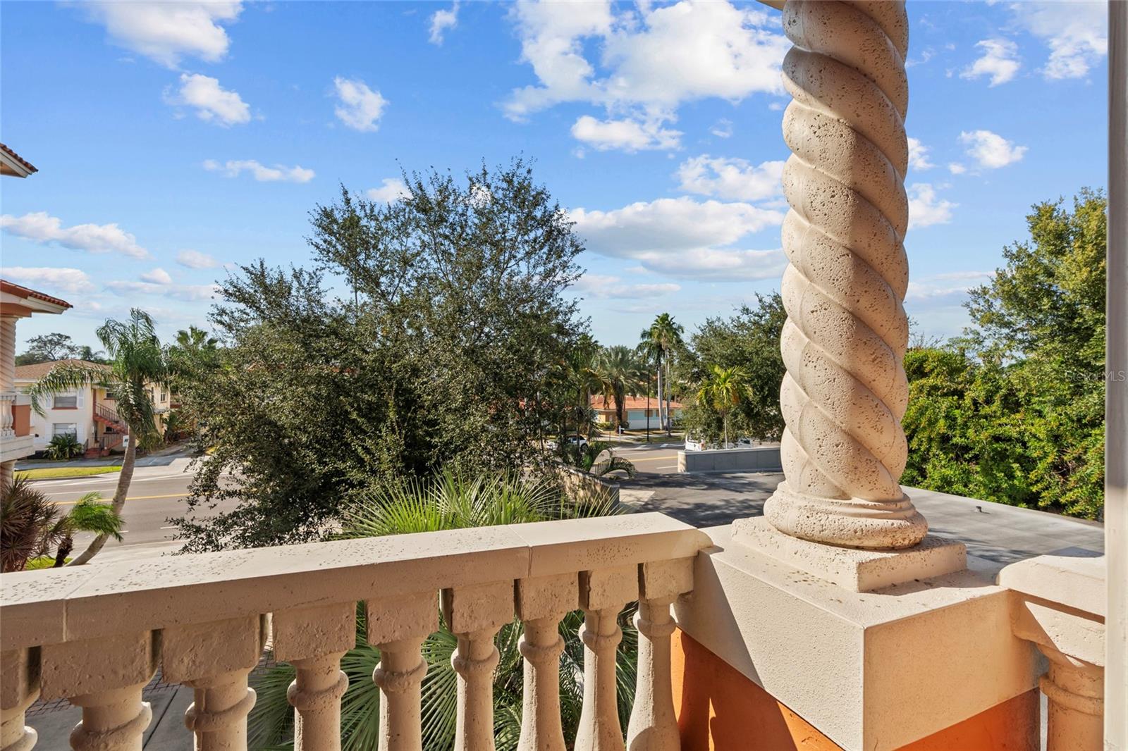 Image 13 of 39 For 902 Villa Venicia Way