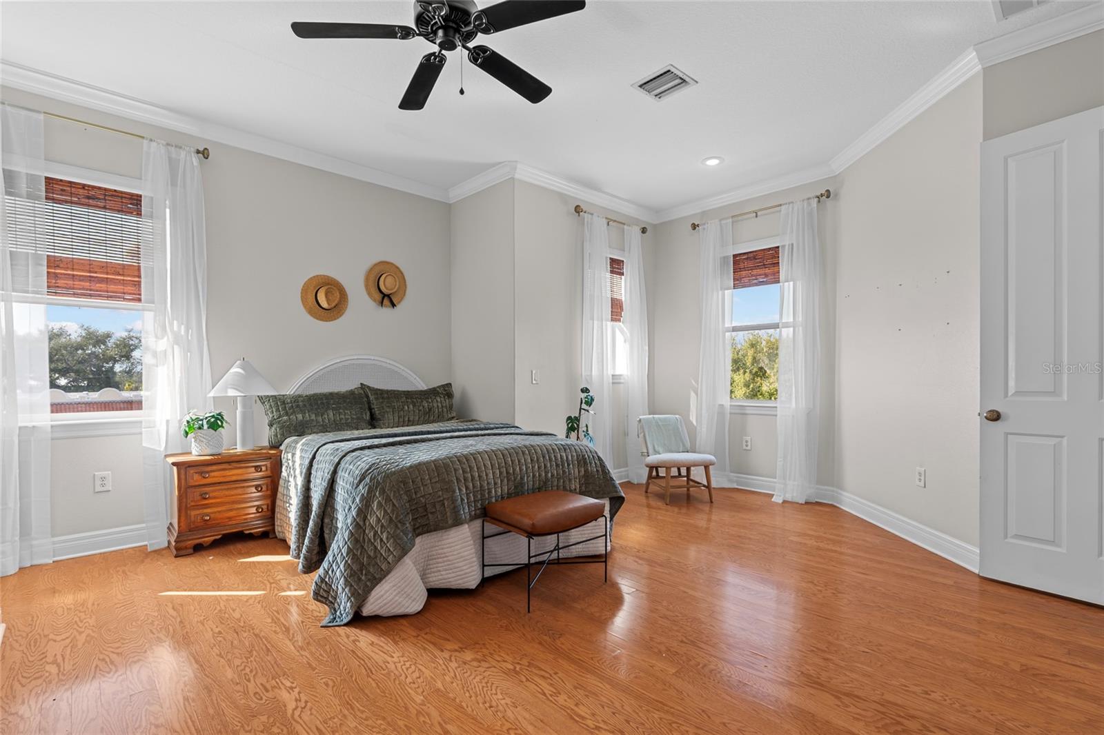 Image 18 of 39 For 902 Villa Venicia Way