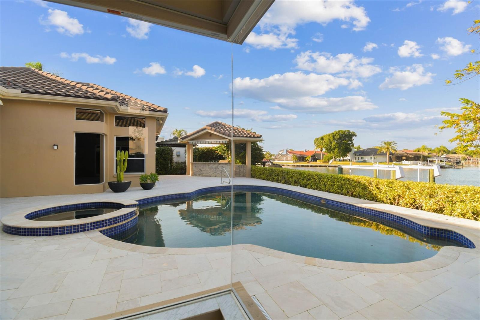 Image 14 of 92 For 5220 Longboat Boulevard