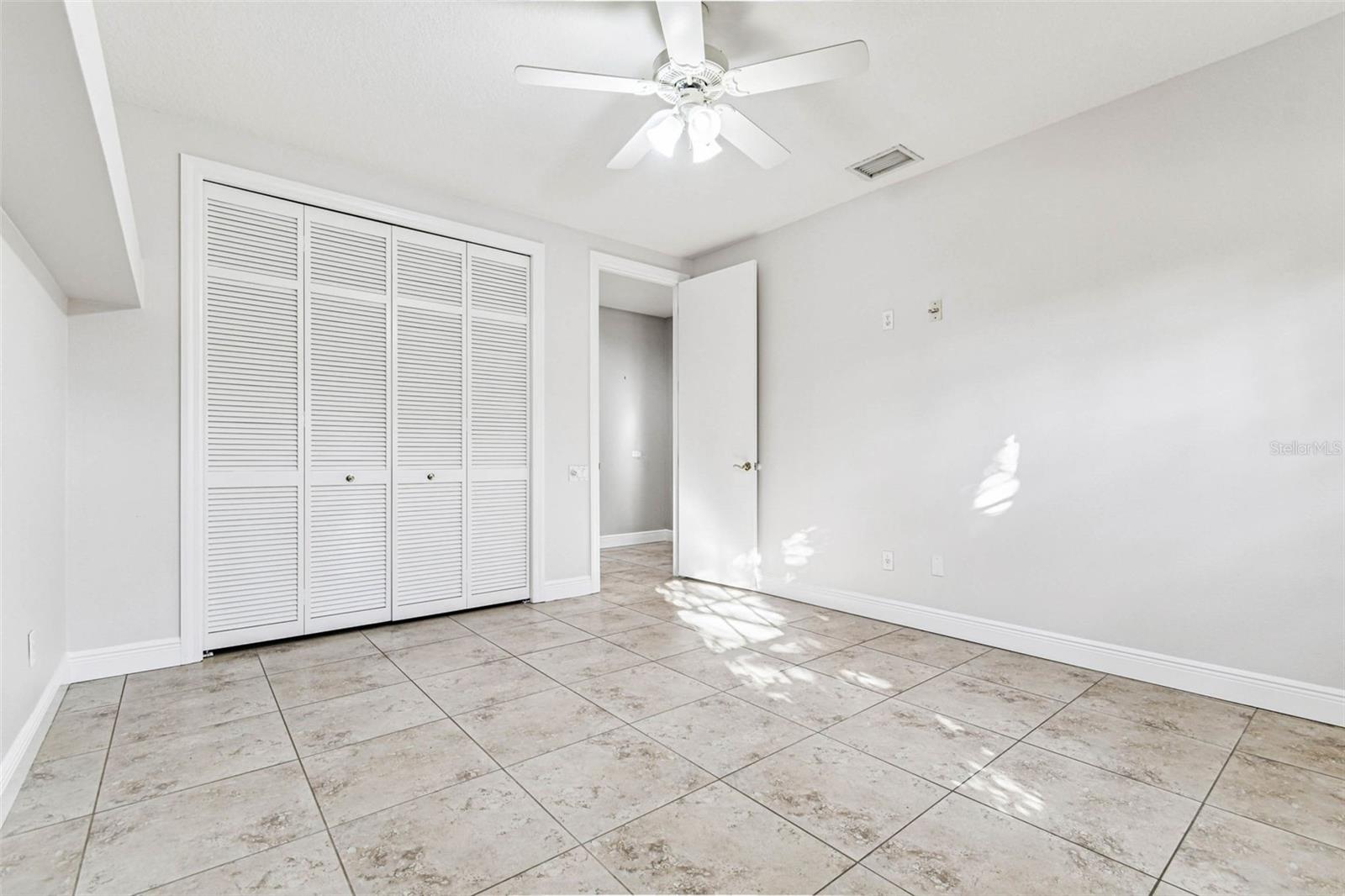 Image 22 of 92 For 5220 Longboat Boulevard