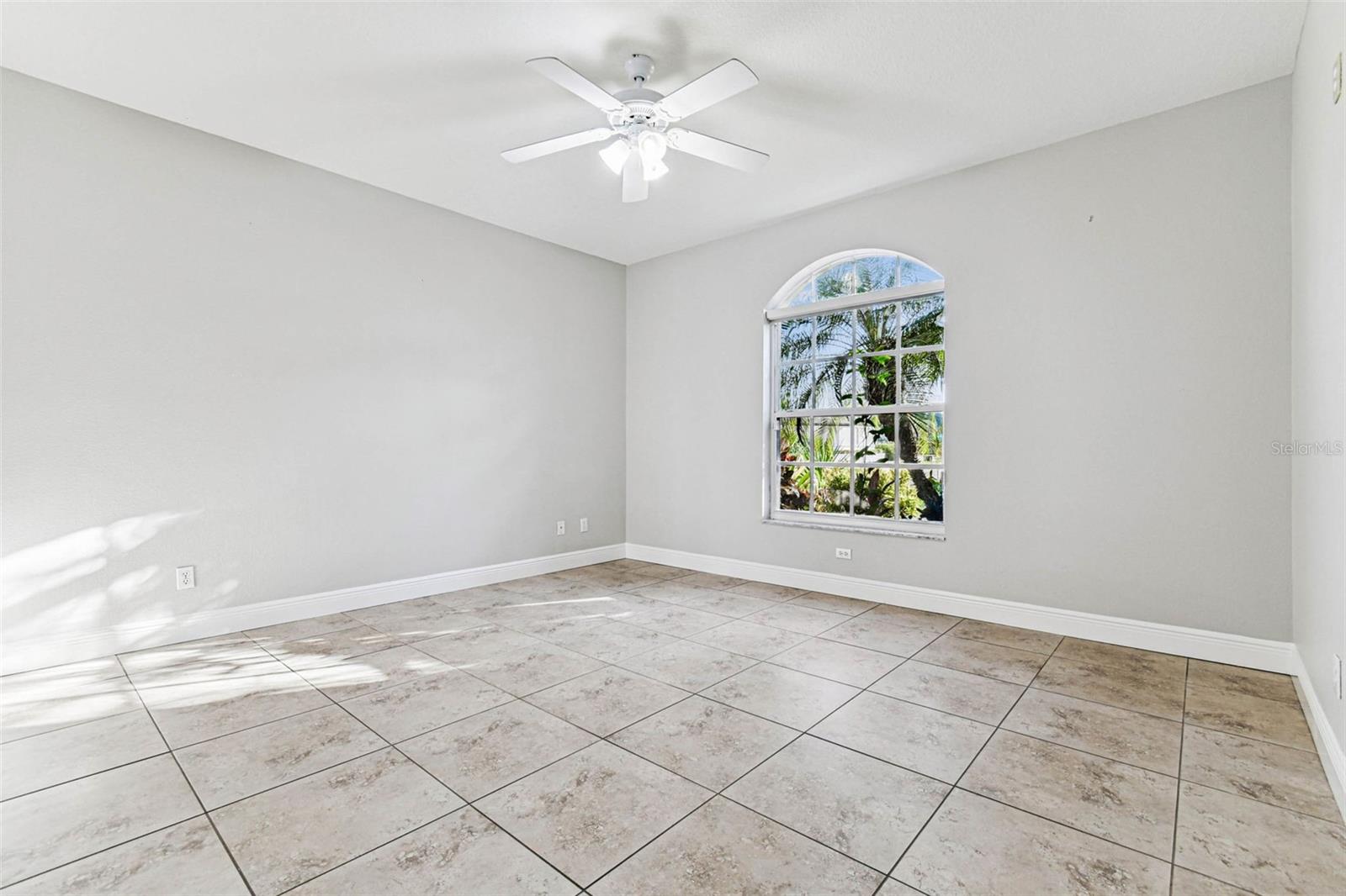 Image 23 of 92 For 5220 Longboat Boulevard