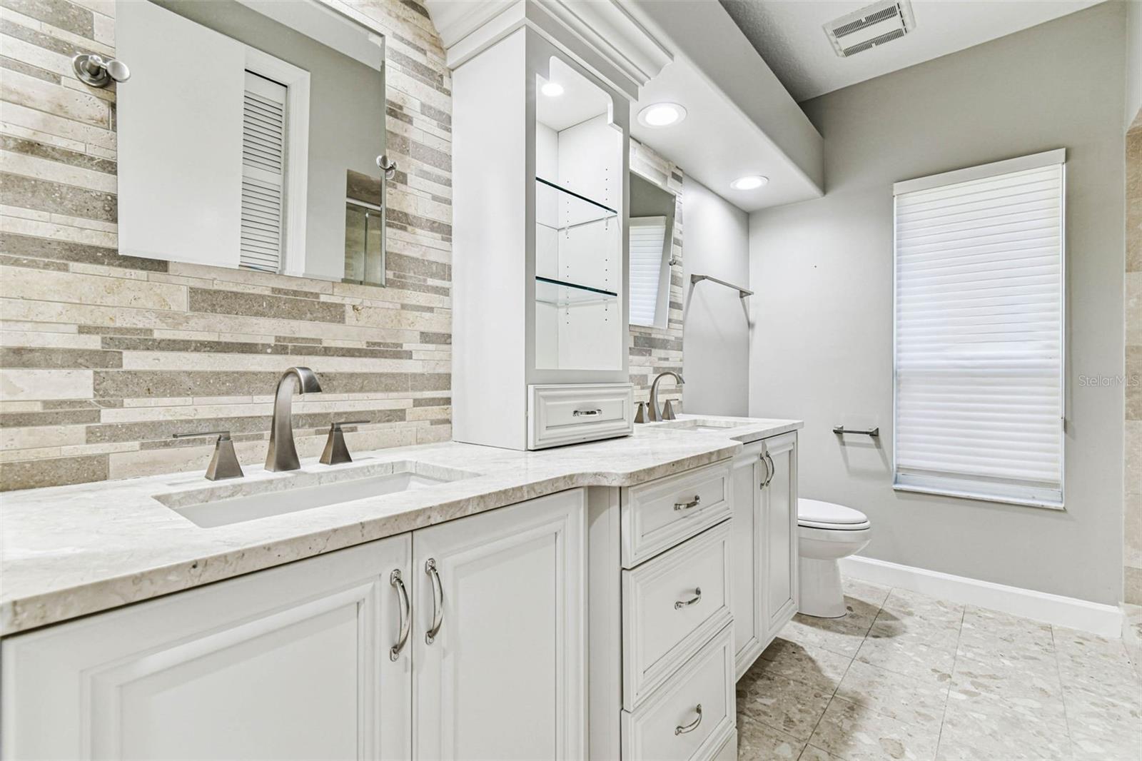 Image 25 of 92 For 5220 Longboat Boulevard