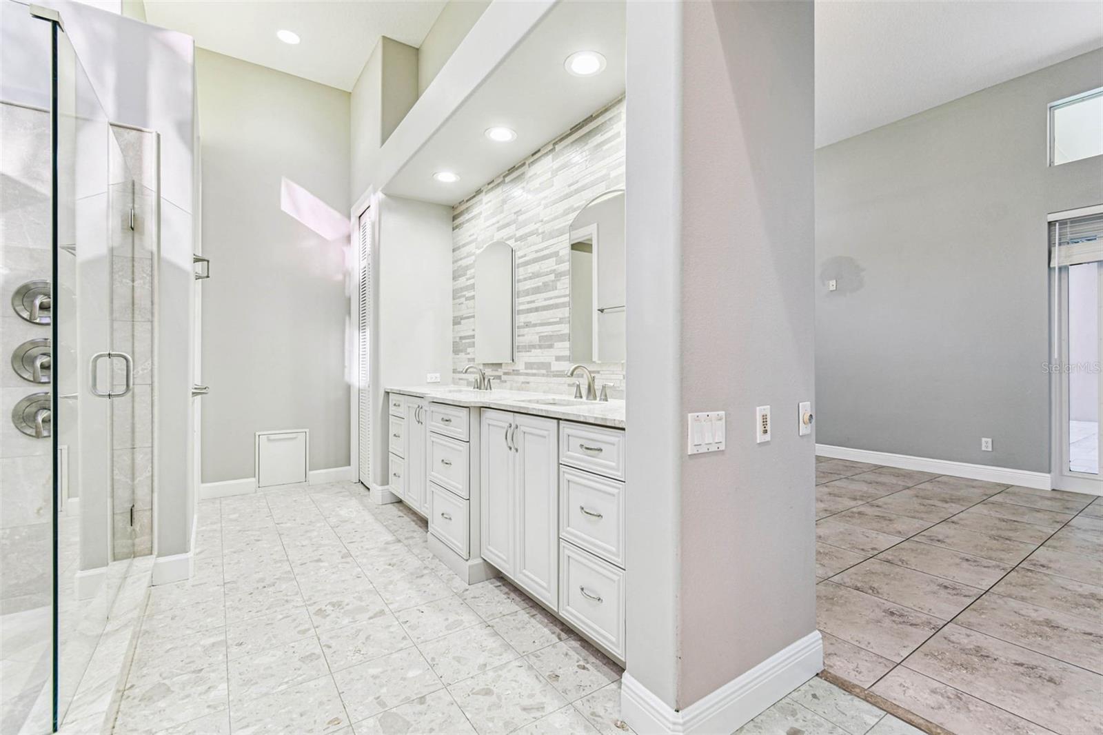 Image 47 of 92 For 5220 Longboat Boulevard