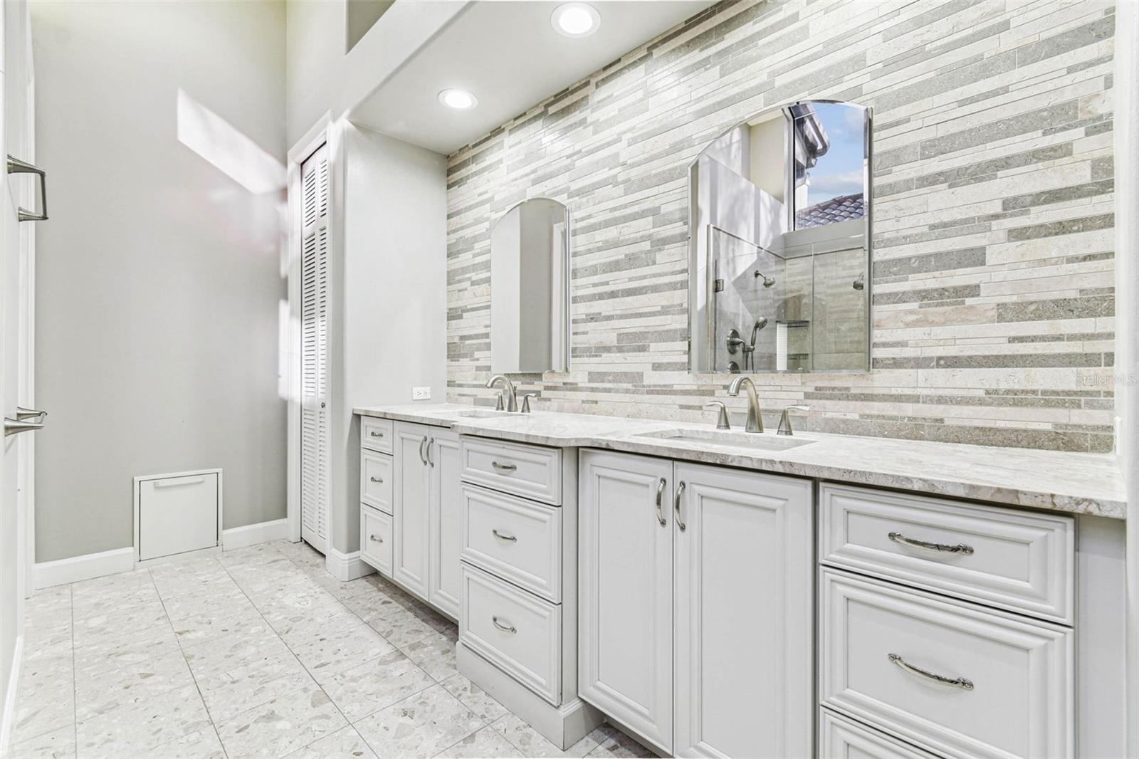 Image 48 of 92 For 5220 Longboat Boulevard