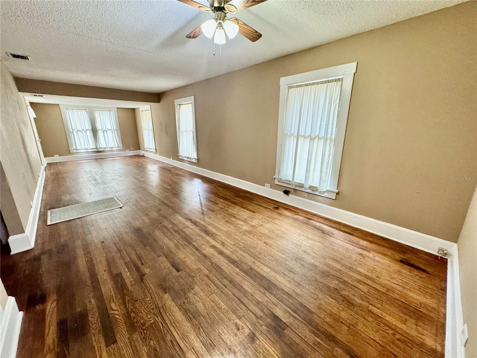 Image 10 of 23 For 906 Baker Street