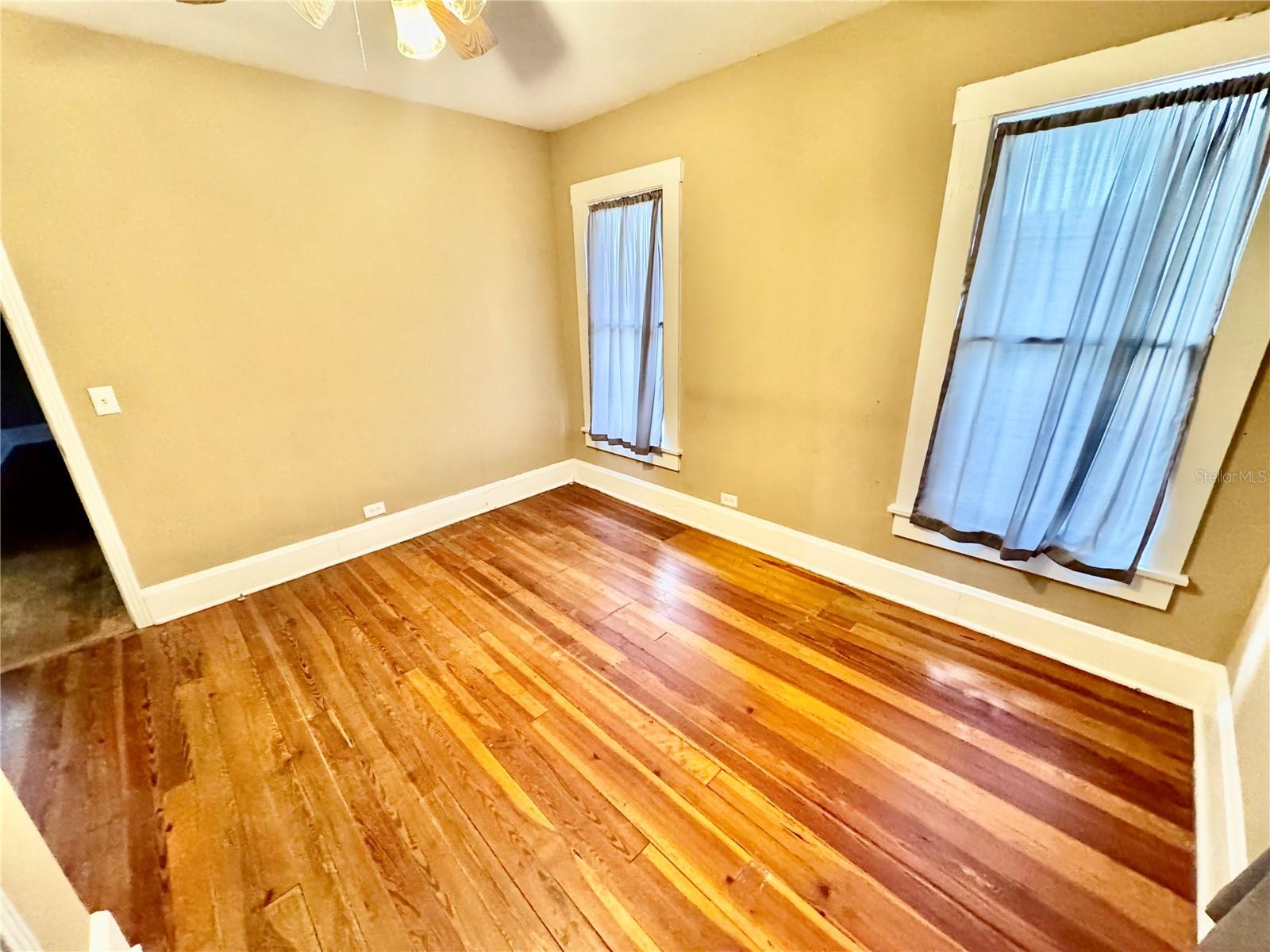 Image 12 of 23 For 906 Baker Street