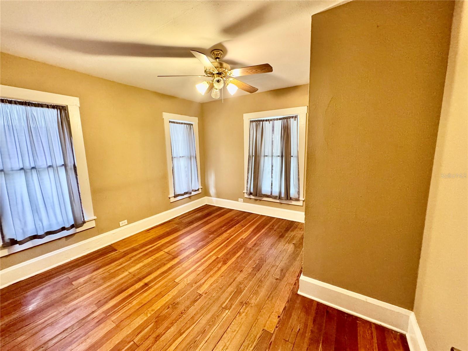 Image 14 of 23 For 906 Baker Street