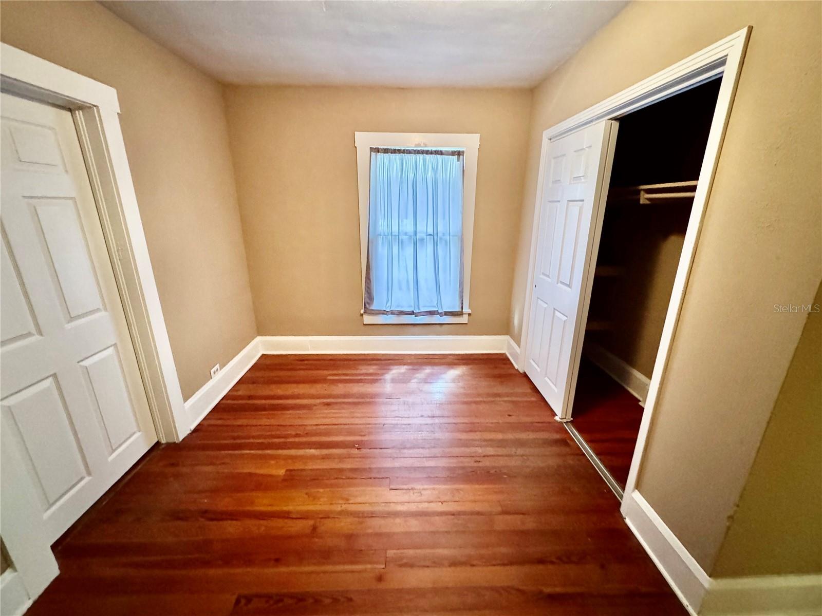 Image 17 of 23 For 906 Baker Street