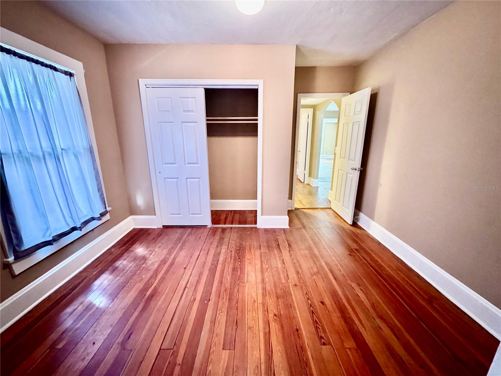 Image 18 of 23 For 906 Baker Street