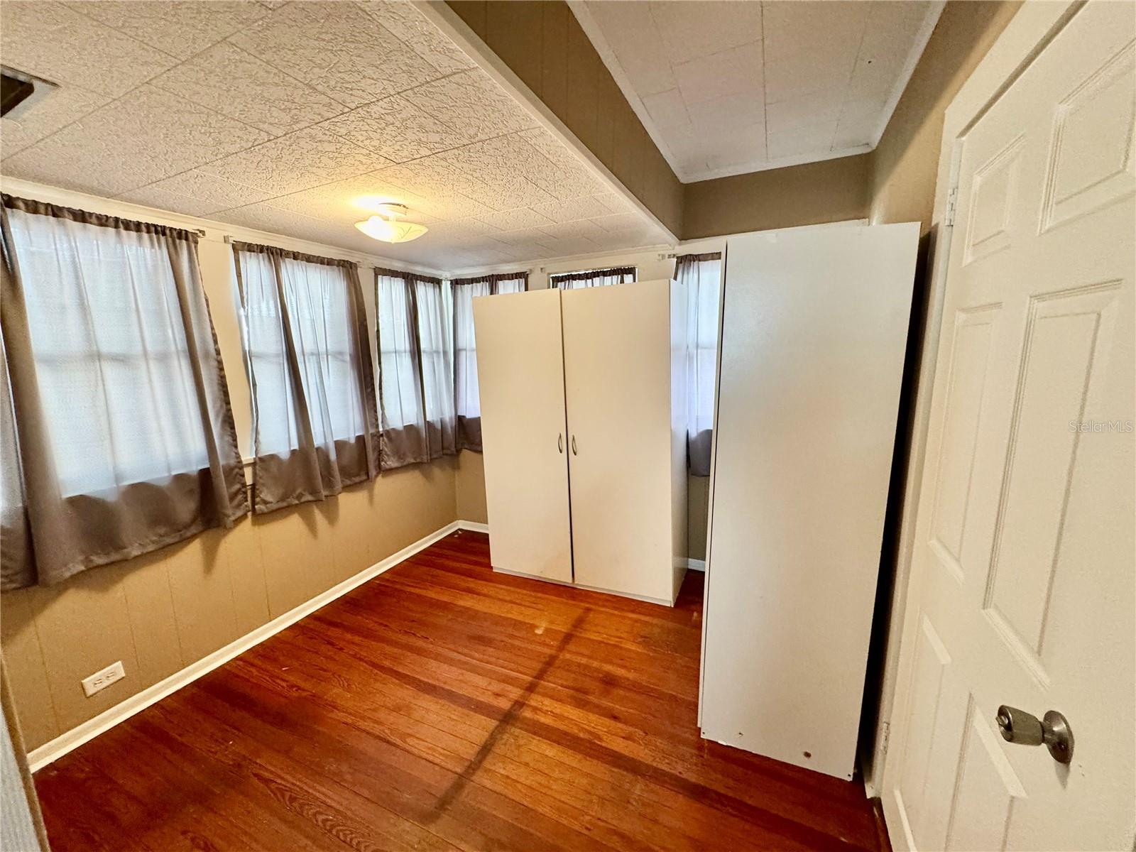 Image 19 of 23 For 906 Baker Street