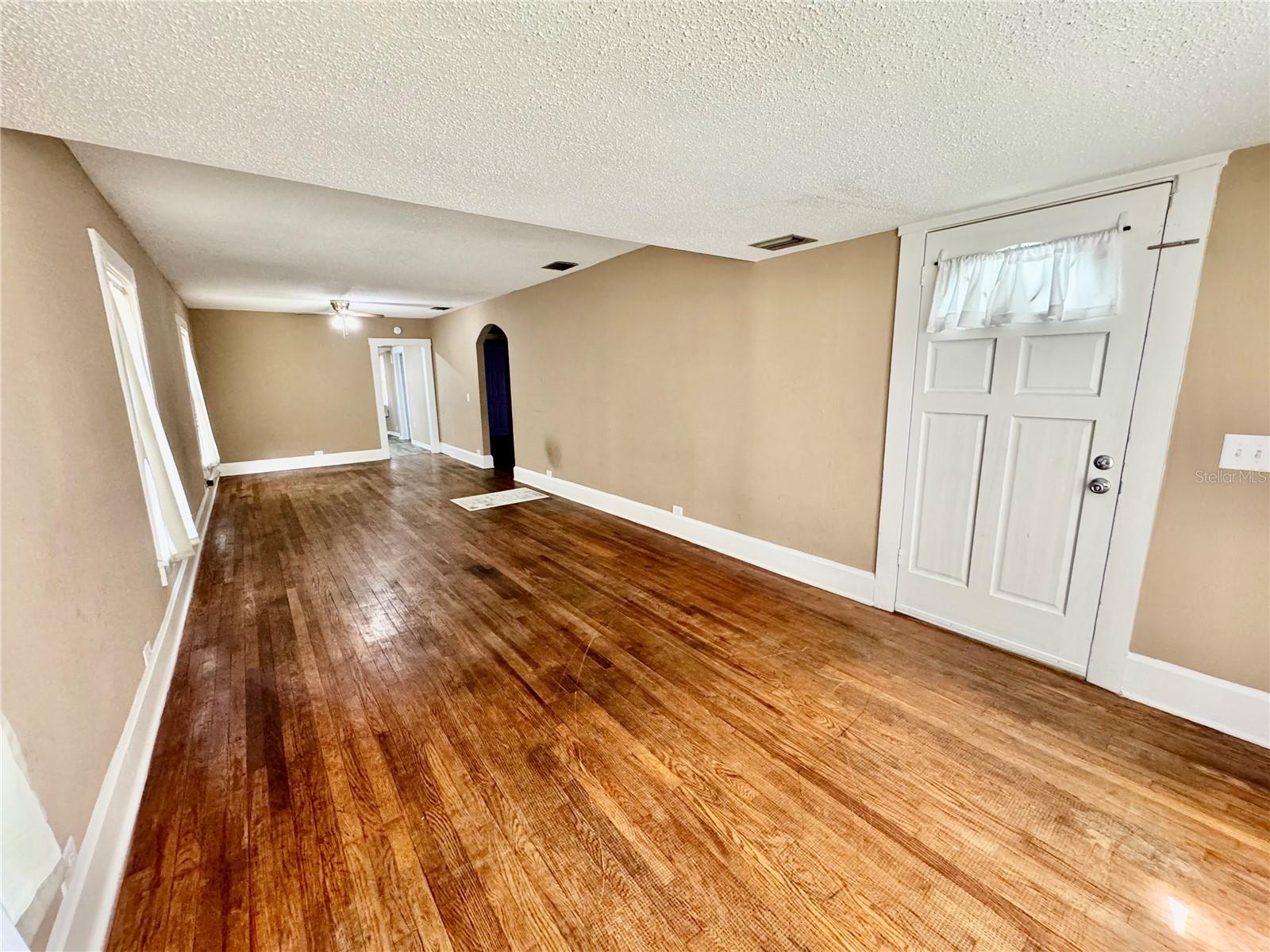 Image 5 of 23 For 906 Baker Street