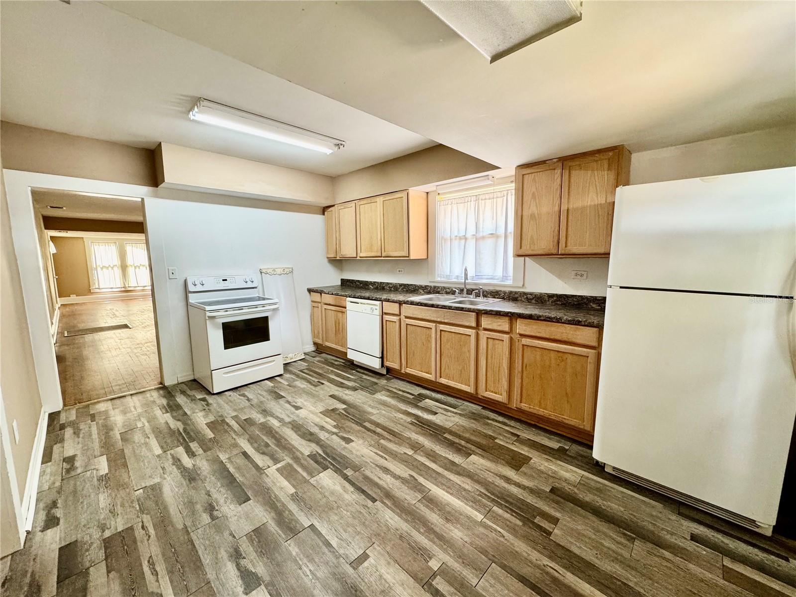 Image 6 of 23 For 906 Baker Street