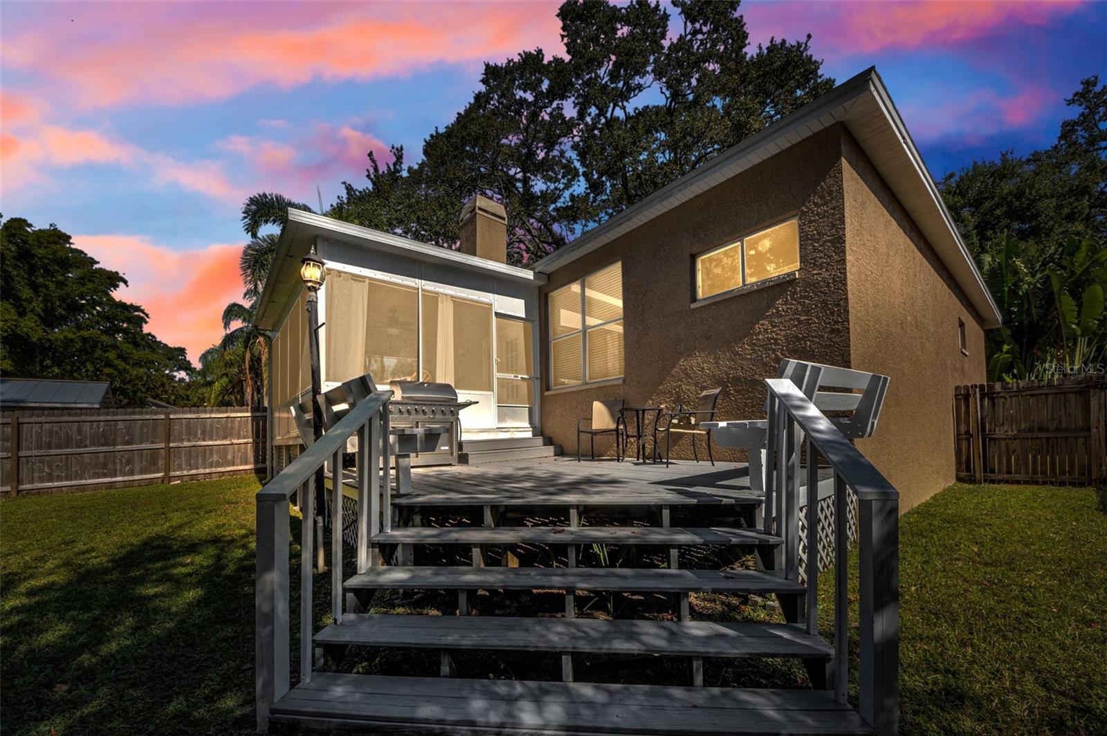 Image 11 of 94 For 975 Harbor Hill Drive