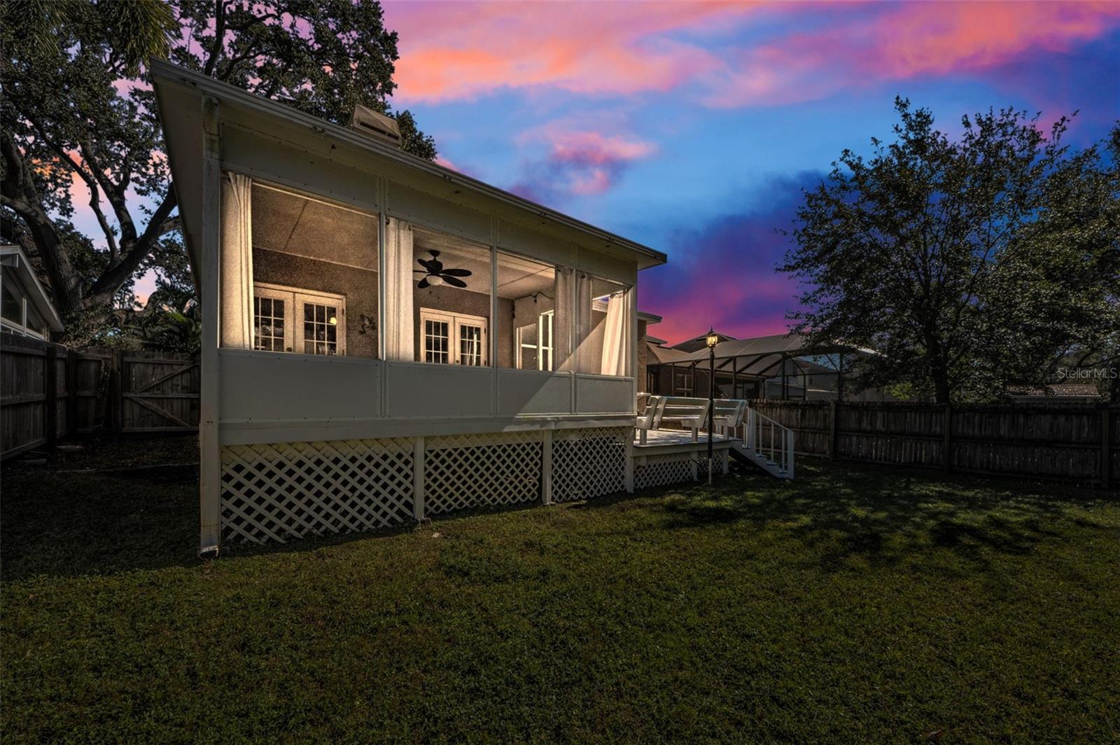 Image 12 of 94 For 975 Harbor Hill Drive