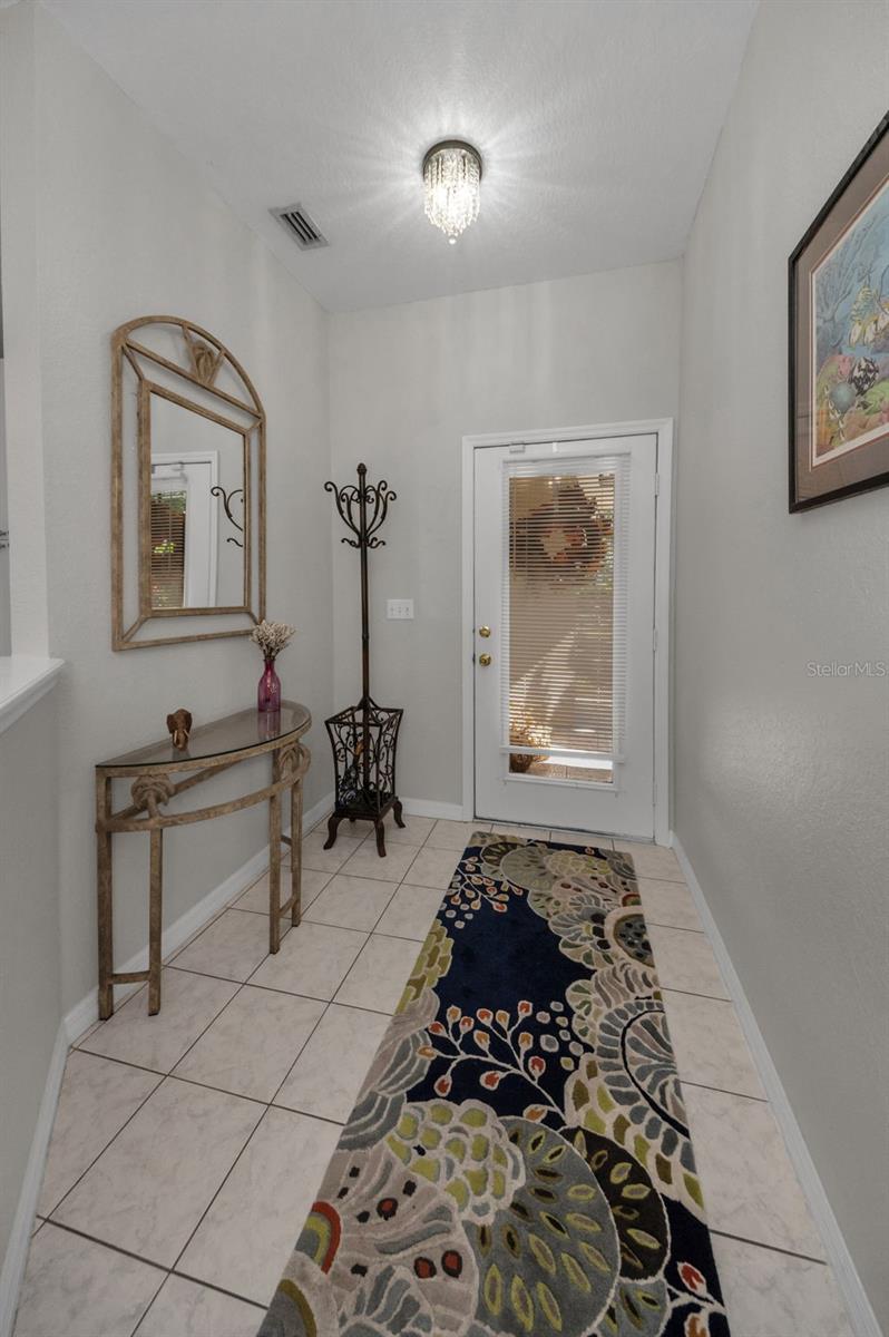 Image 13 of 94 For 975 Harbor Hill Drive