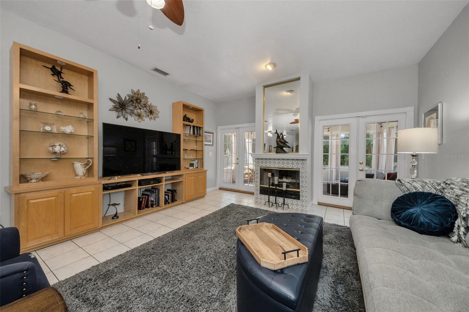 Image 15 of 94 For 975 Harbor Hill Drive