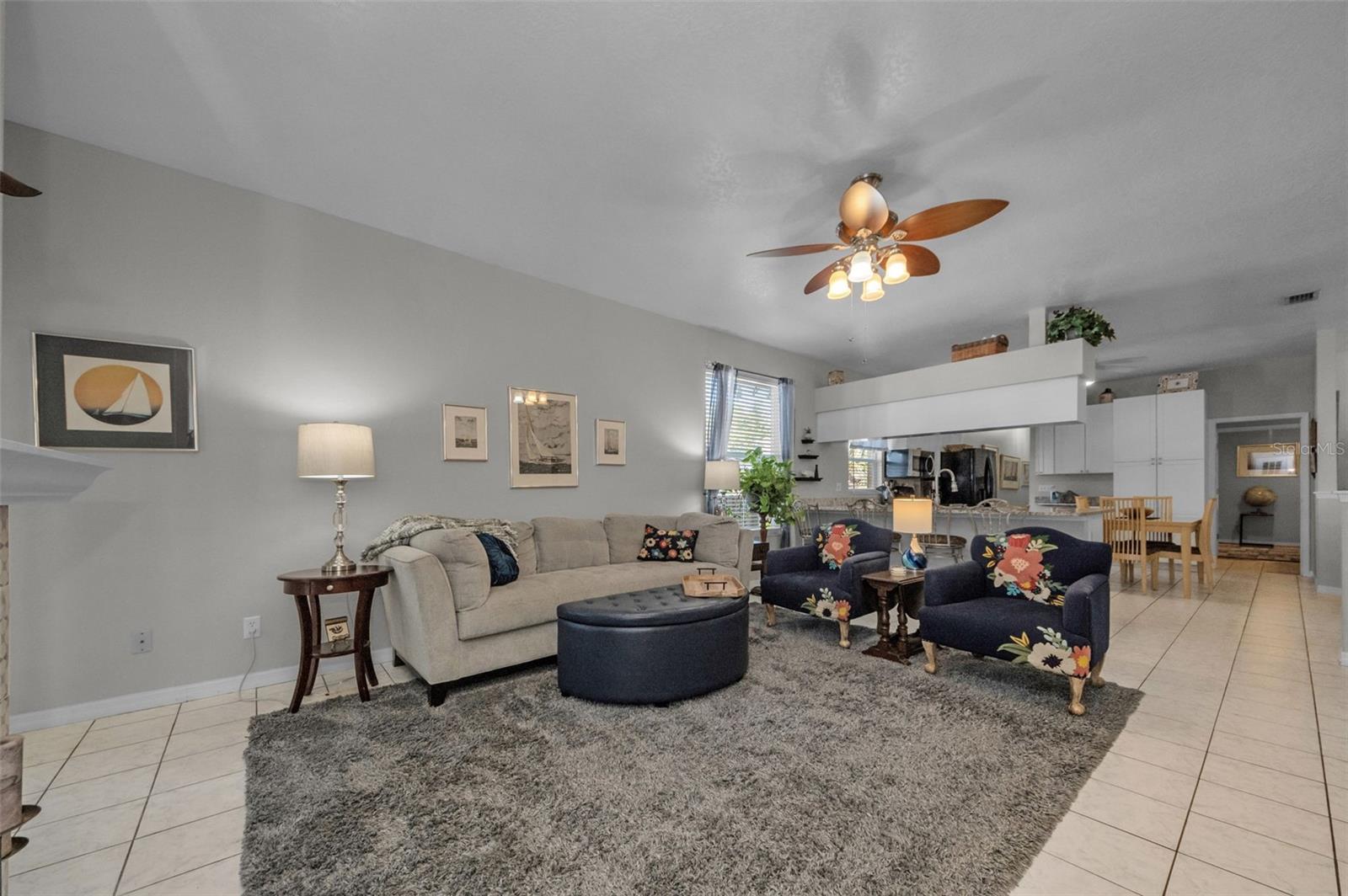 Image 18 of 94 For 975 Harbor Hill Drive