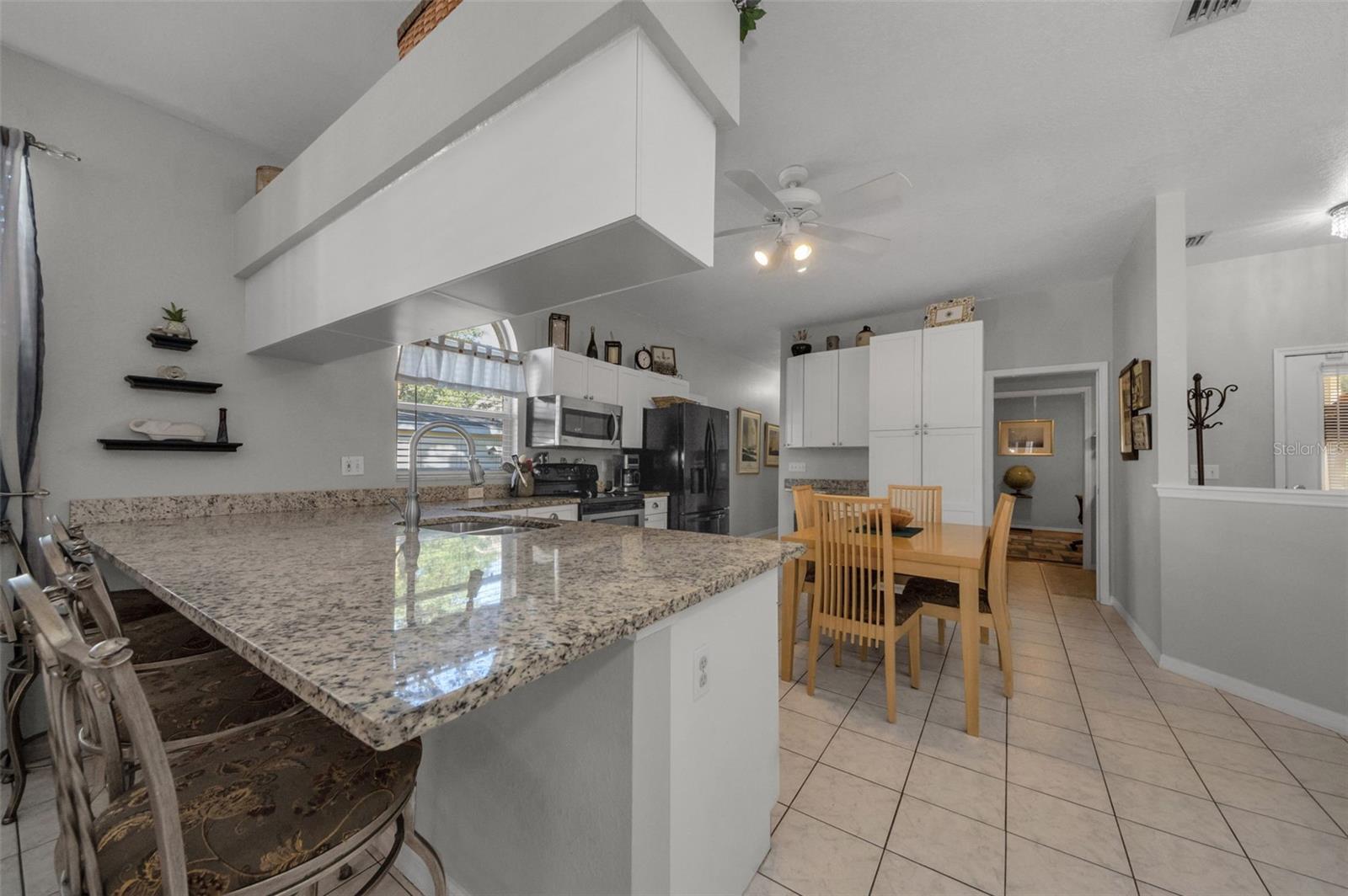 Image 19 of 94 For 975 Harbor Hill Drive