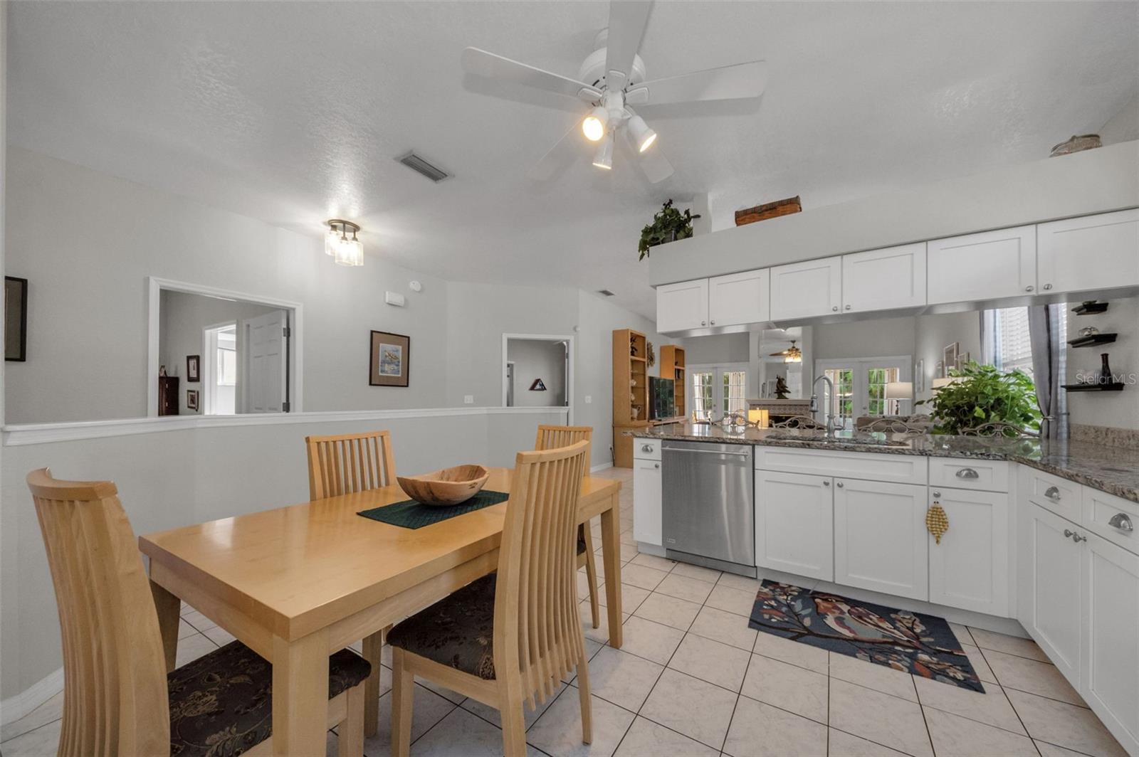 Image 24 of 94 For 975 Harbor Hill Drive