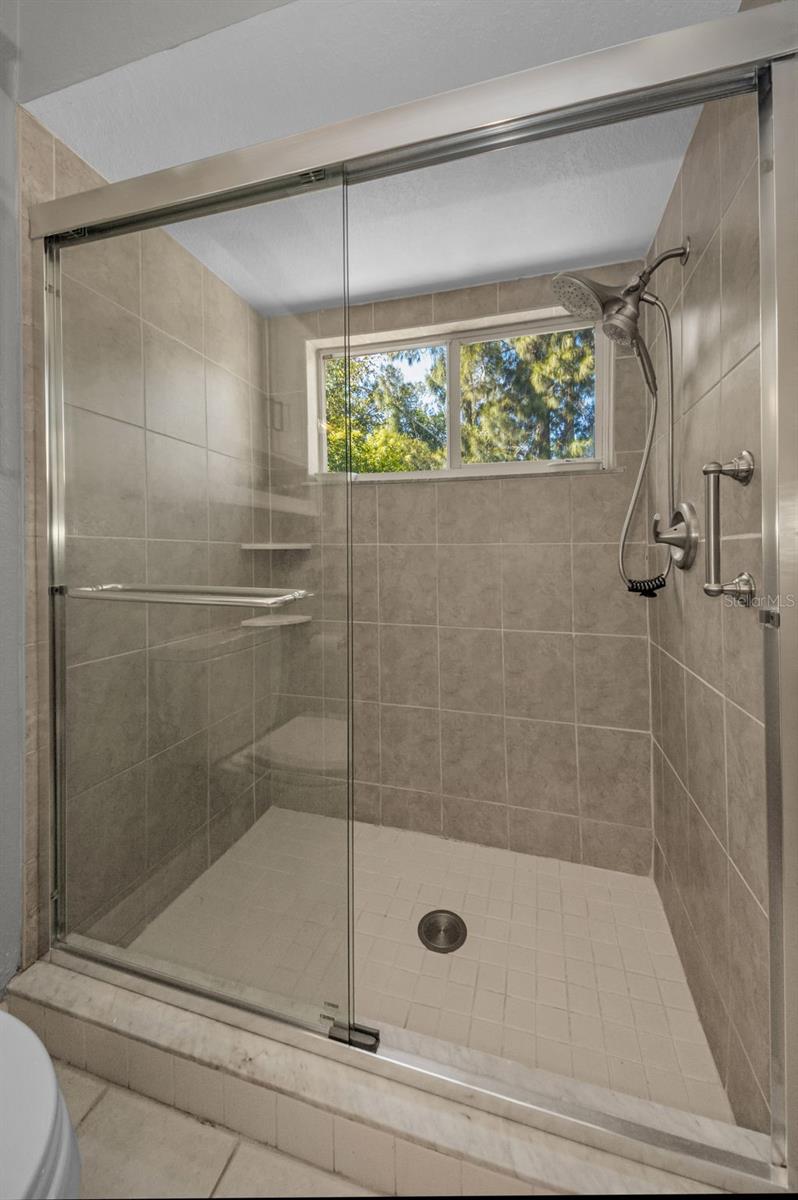 Image 32 of 94 For 975 Harbor Hill Drive