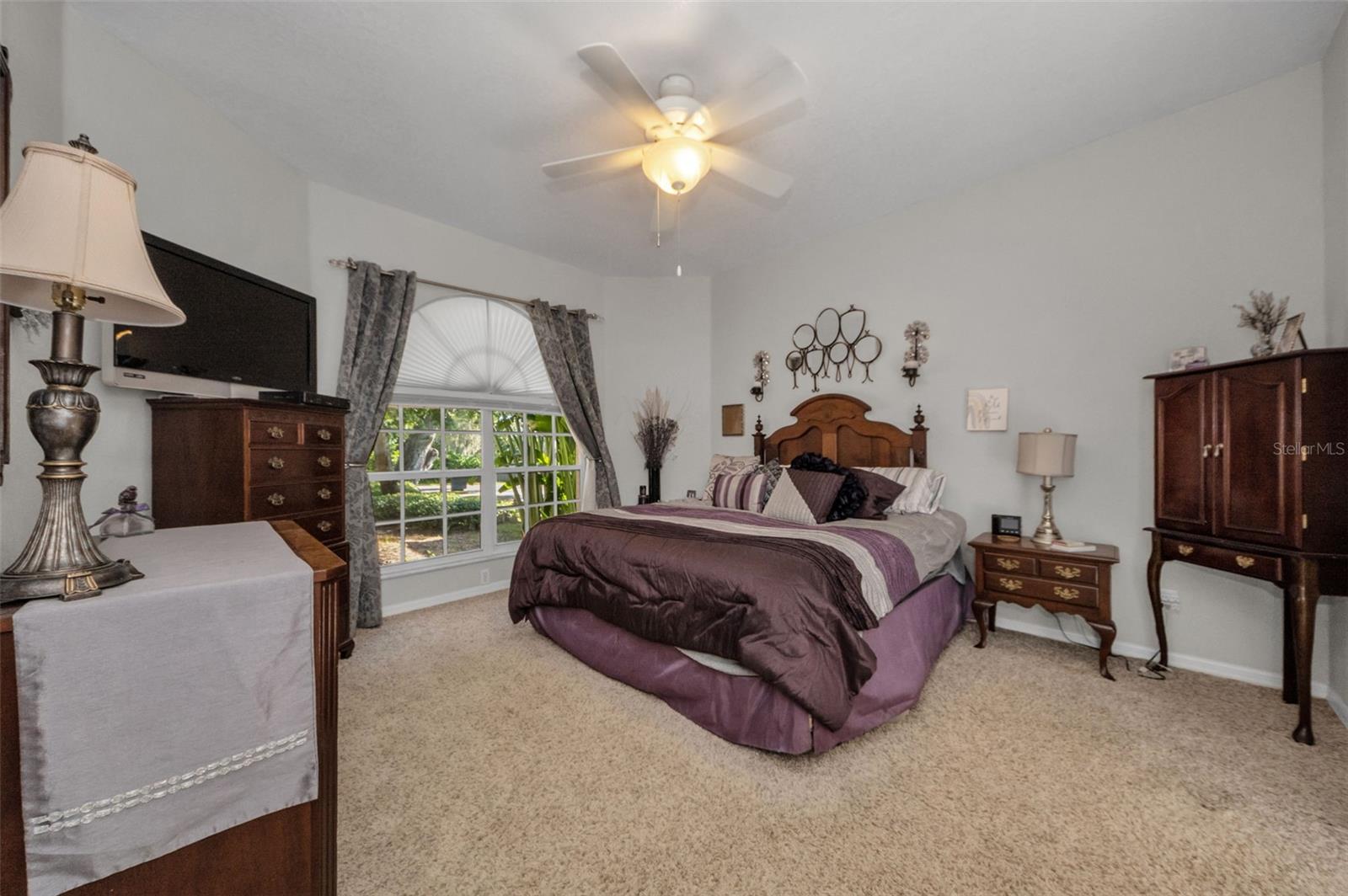 Image 33 of 94 For 975 Harbor Hill Drive