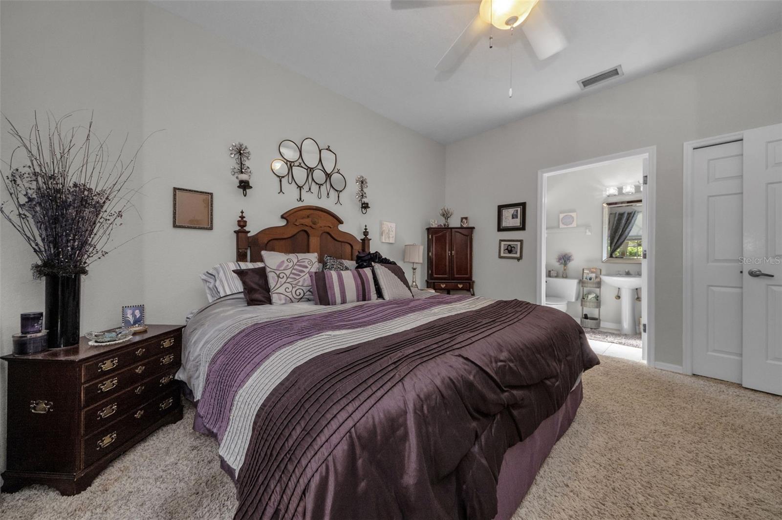 Image 34 of 94 For 975 Harbor Hill Drive