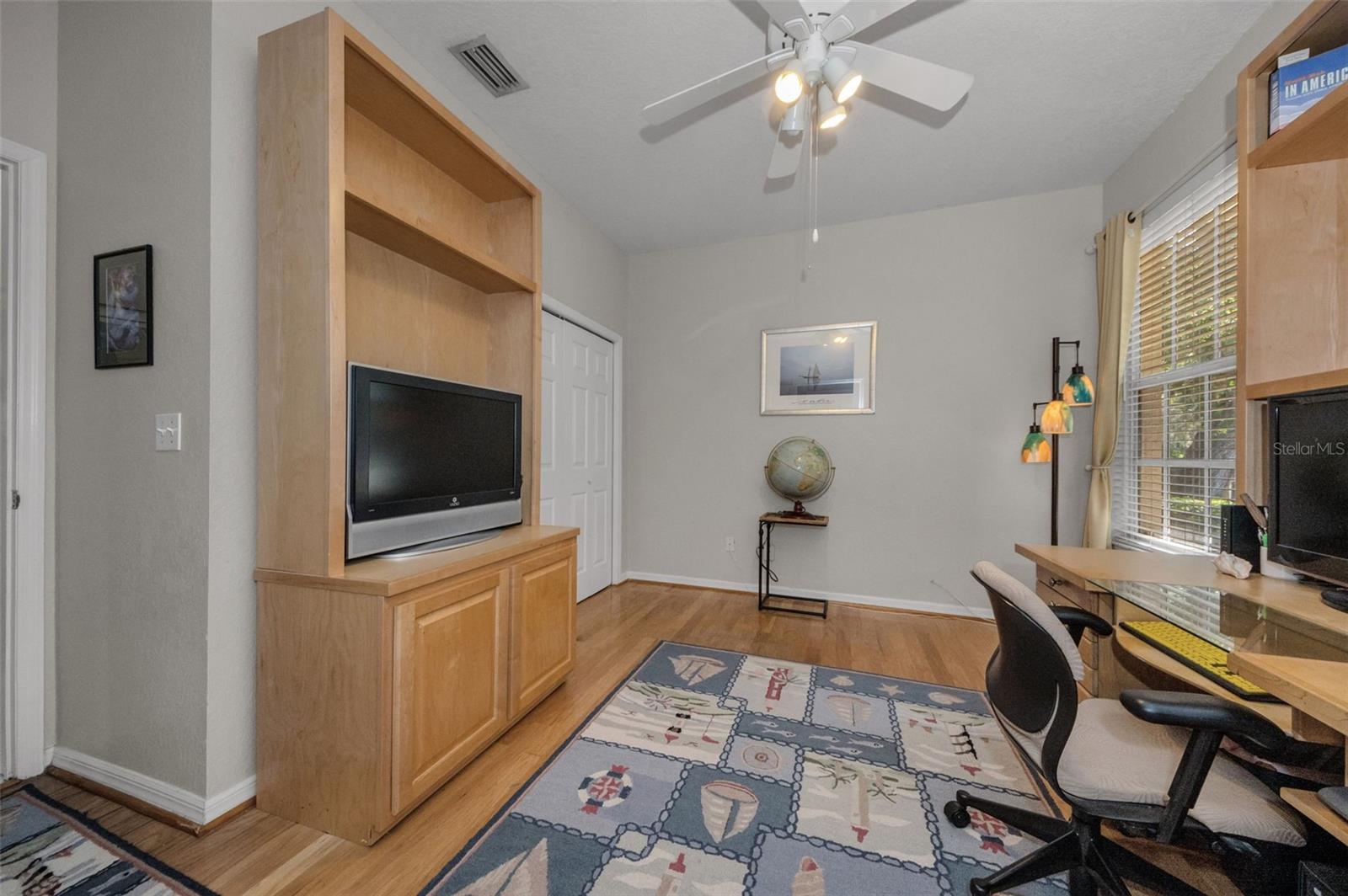 Image 36 of 94 For 975 Harbor Hill Drive