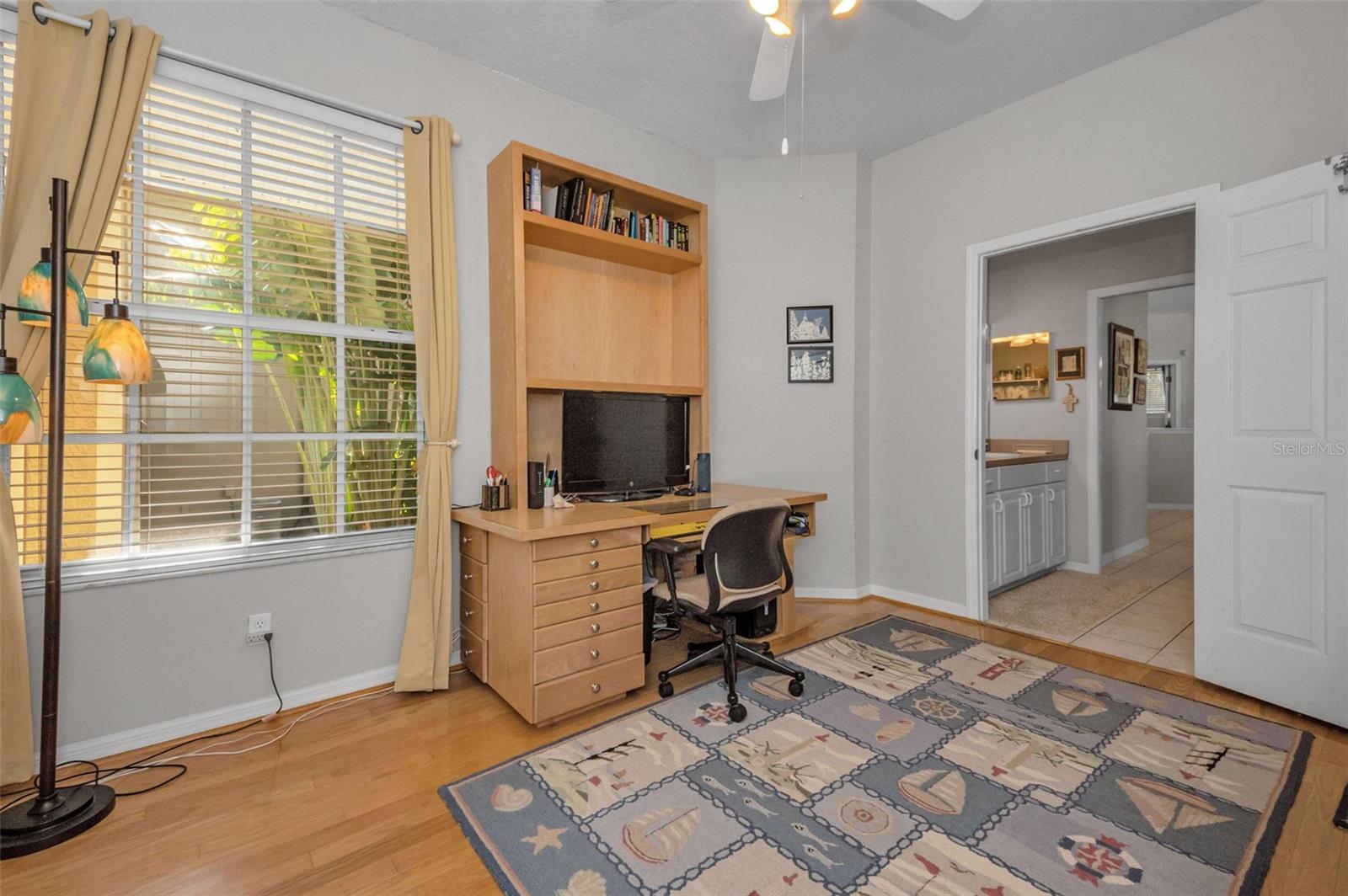 Image 37 of 94 For 975 Harbor Hill Drive