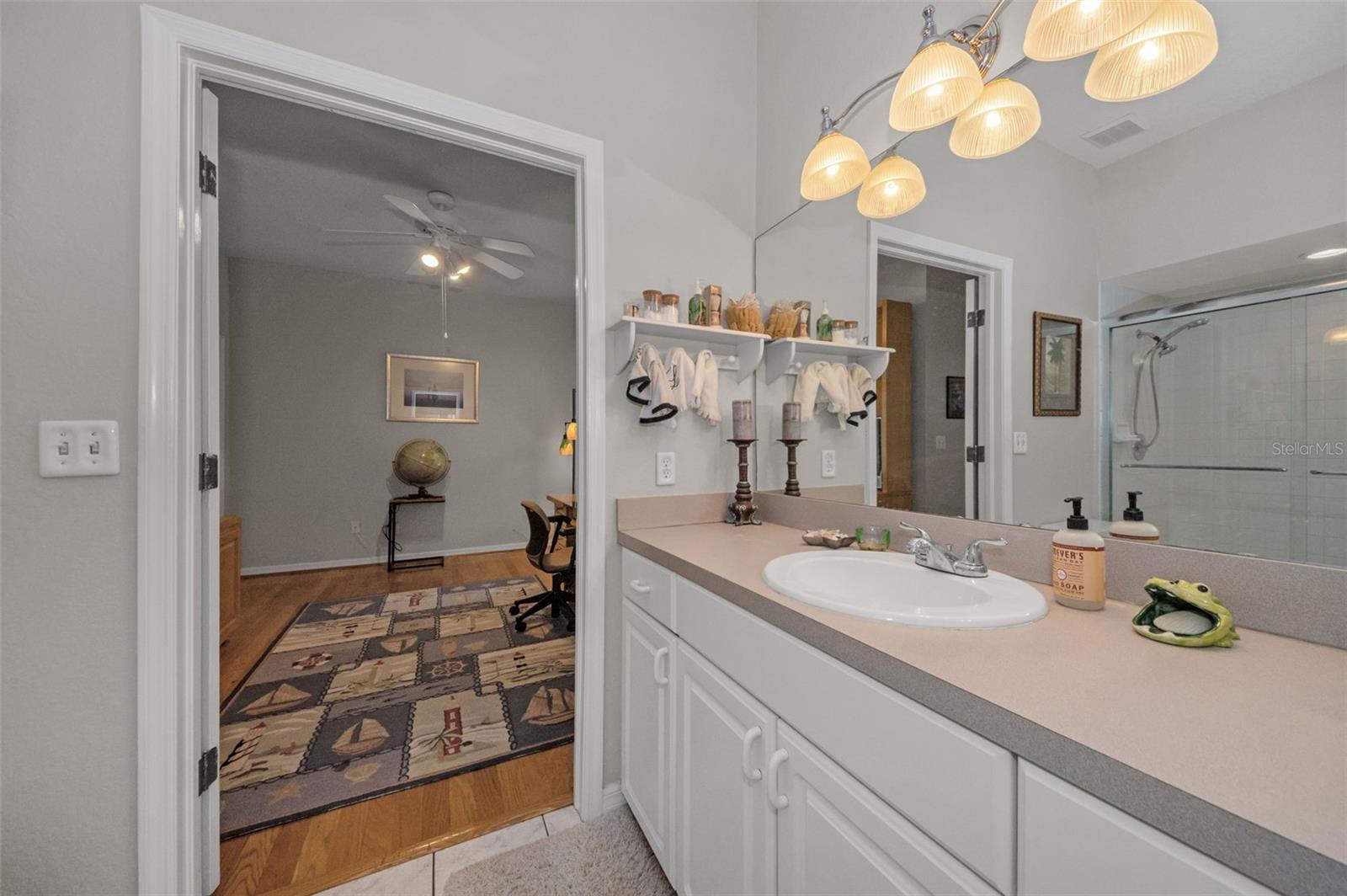 Image 38 of 94 For 975 Harbor Hill Drive