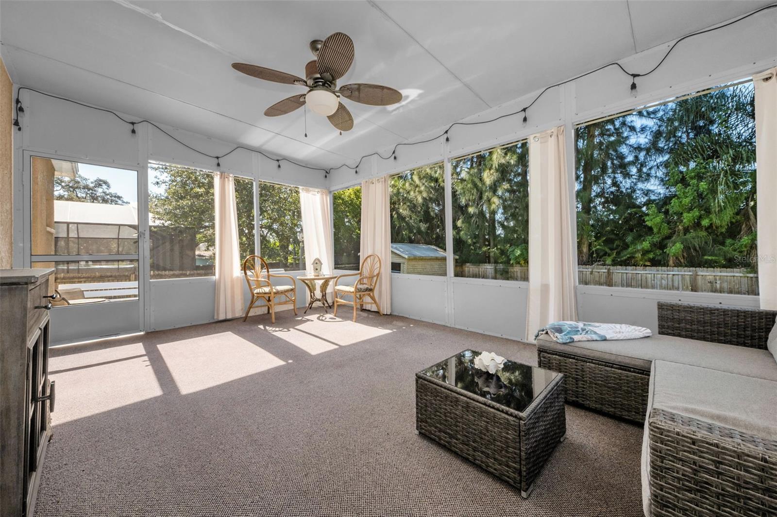 Image 41 of 94 For 975 Harbor Hill Drive