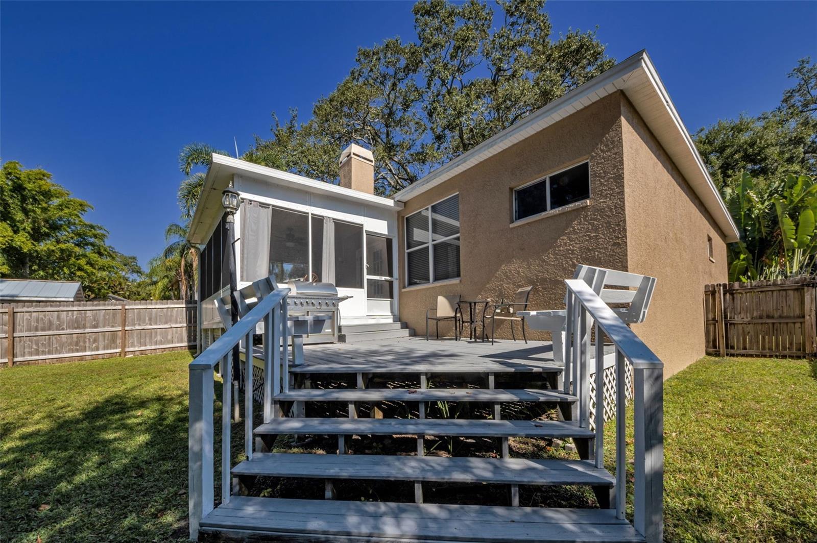 Image 46 of 94 For 975 Harbor Hill Drive