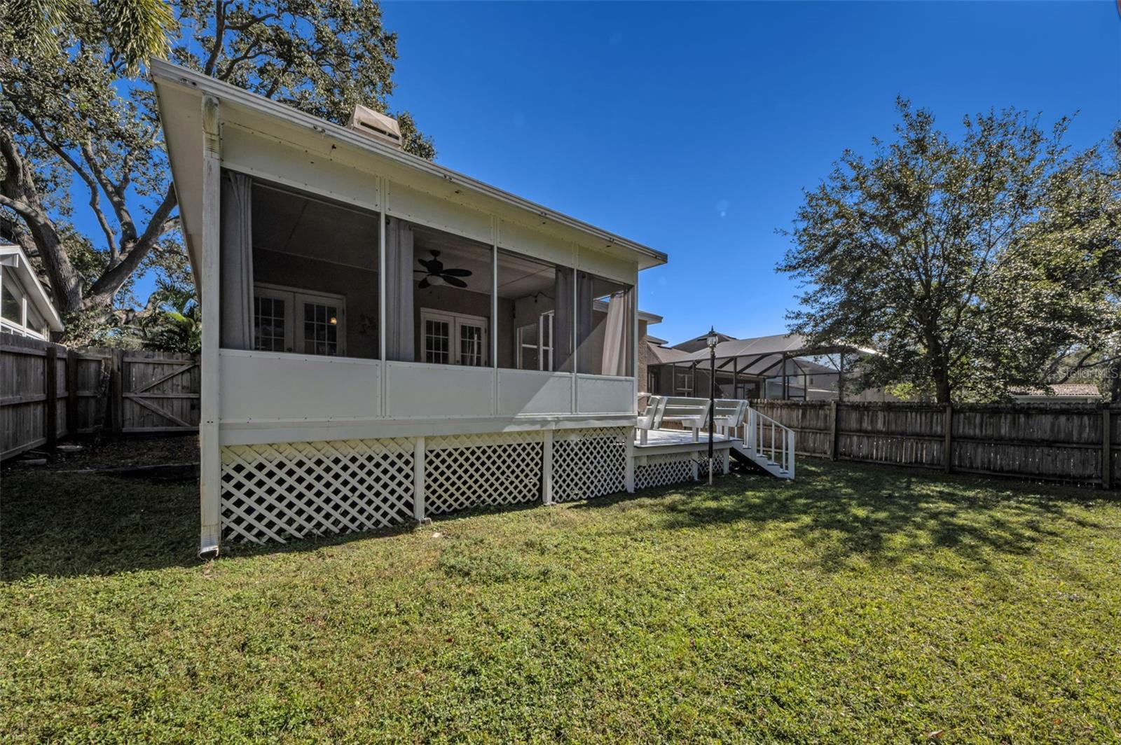 Image 51 of 94 For 975 Harbor Hill Drive