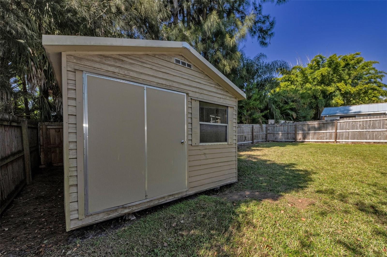 Image 52 of 94 For 975 Harbor Hill Drive