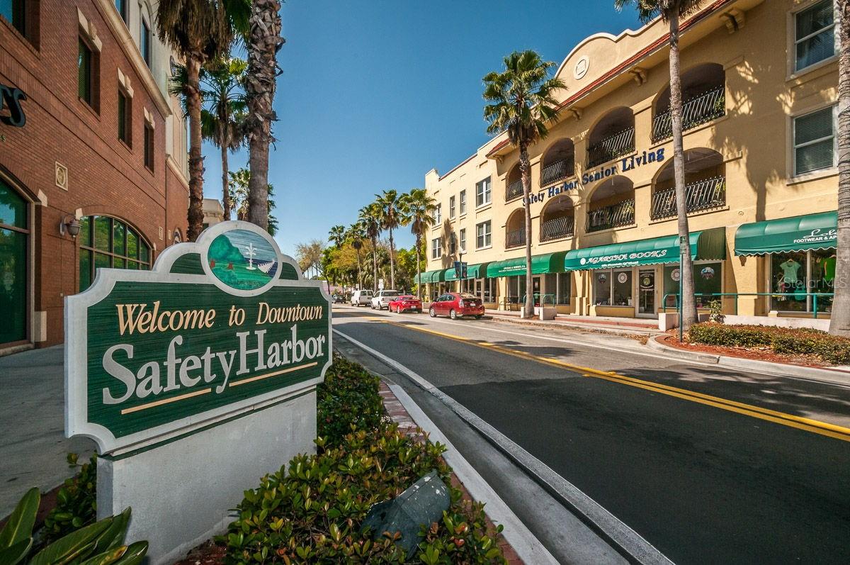 Image 54 of 94 For 975 Harbor Hill Drive