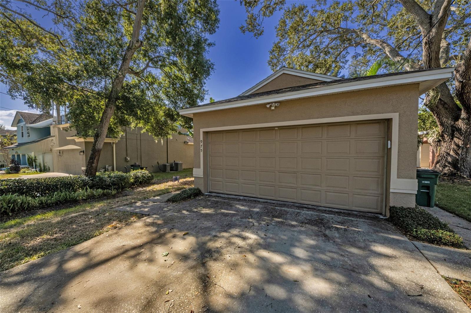 Image 6 of 94 For 975 Harbor Hill Drive