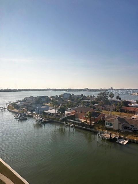 Image 15 of 27 For 4725 Cove Circle 804