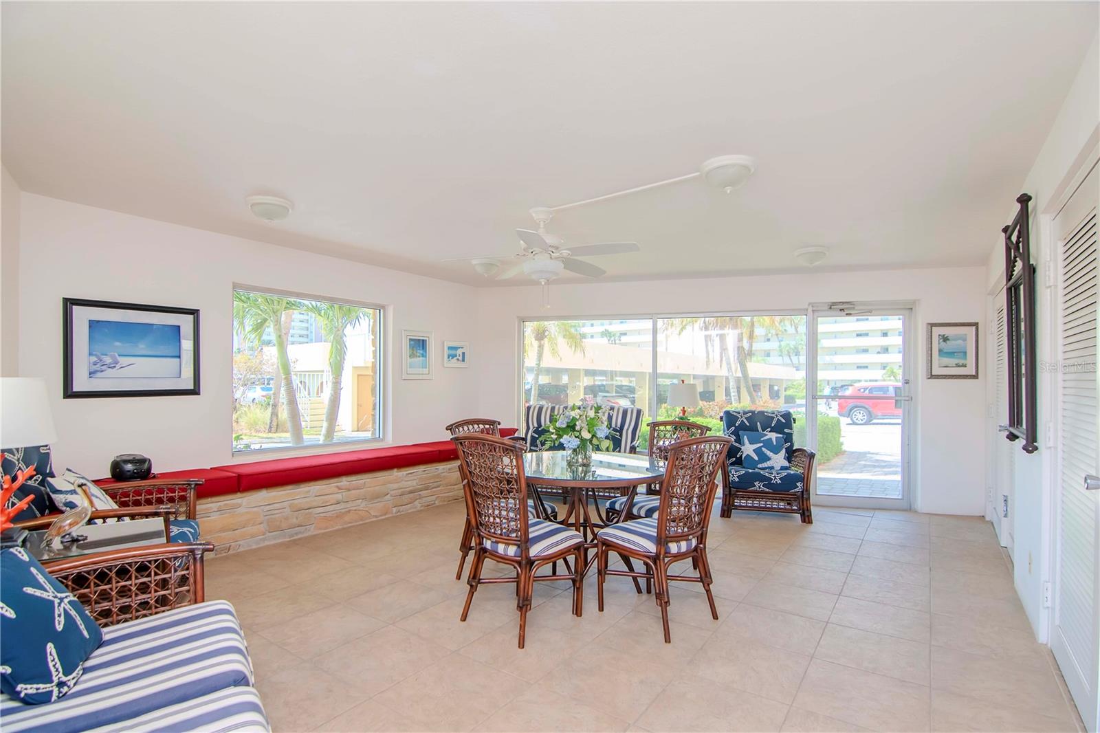 Image 17 of 27 For 4725 Cove Circle 804