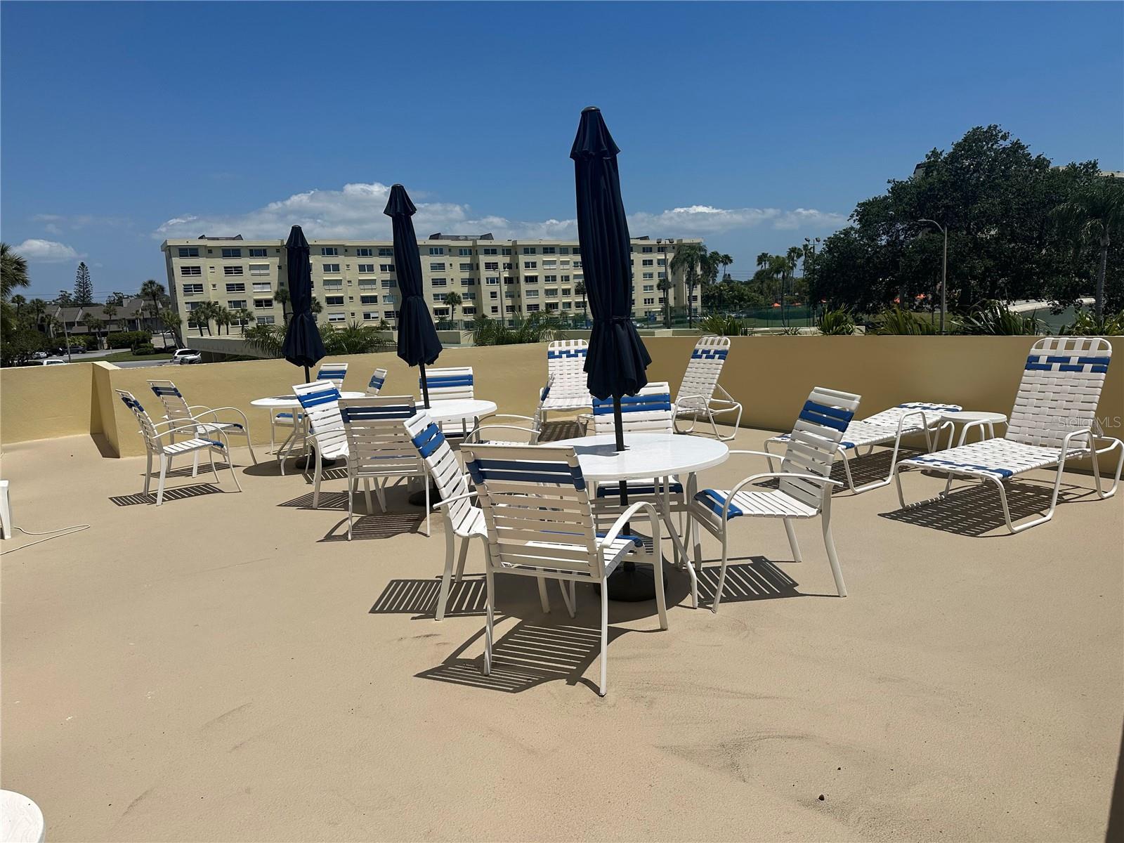 Image 18 of 27 For 4725 Cove Circle 804