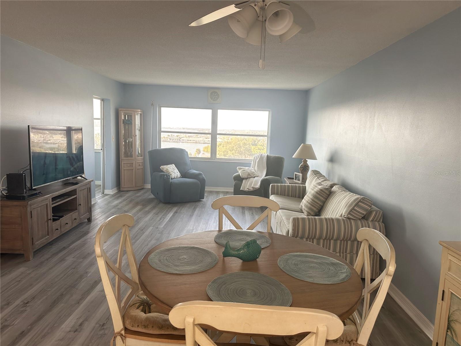 Image 6 of 27 For 4725 Cove Circle 804