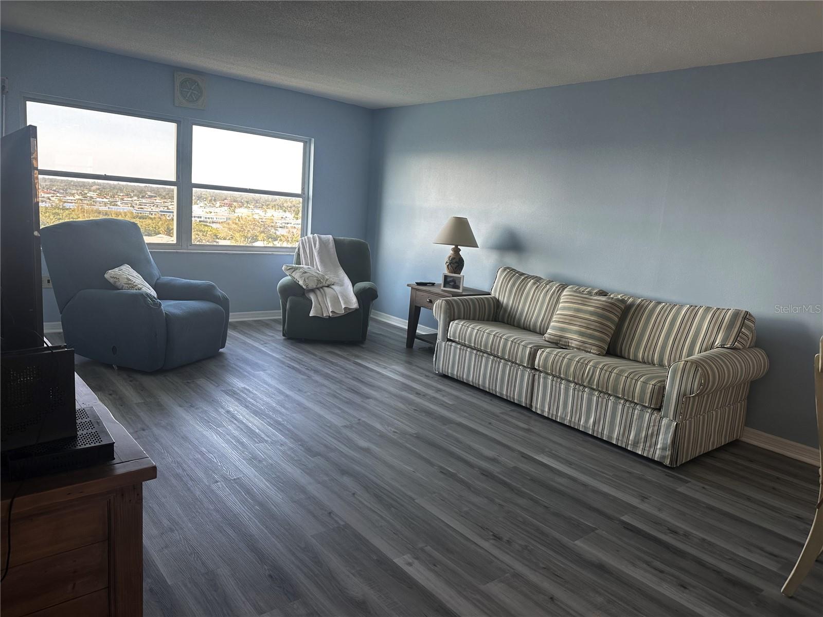 Image 9 of 27 For 4725 Cove Circle 804