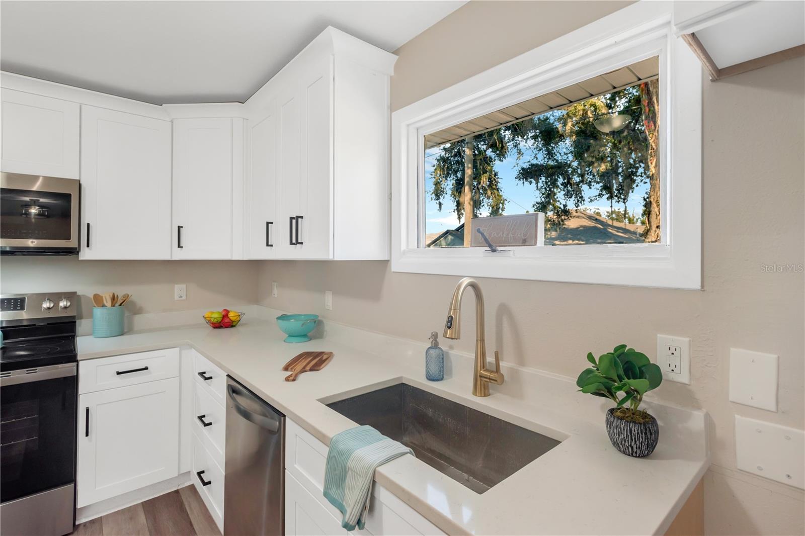 Image 10 of 20 For 5226 Lime Avenue