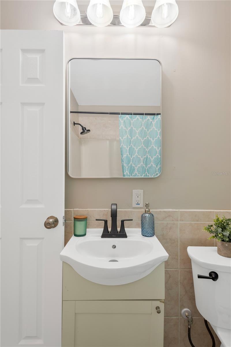 Image 11 of 20 For 5226 Lime Avenue