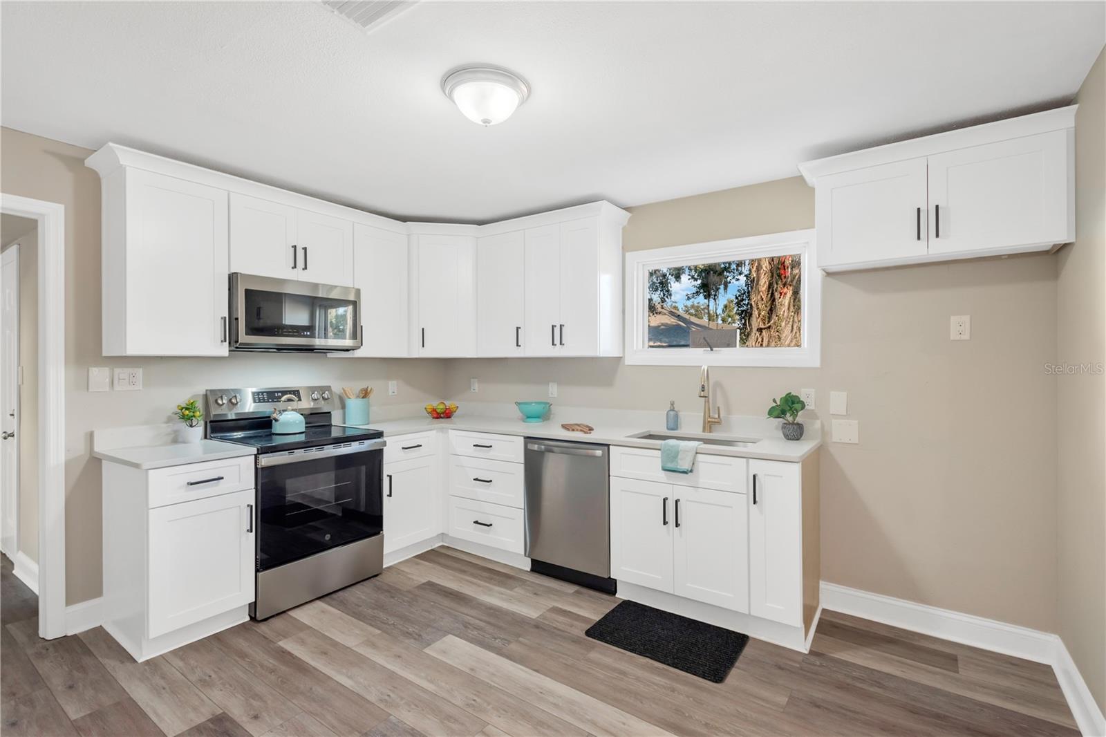 Image 2 of 20 For 5226 Lime Avenue