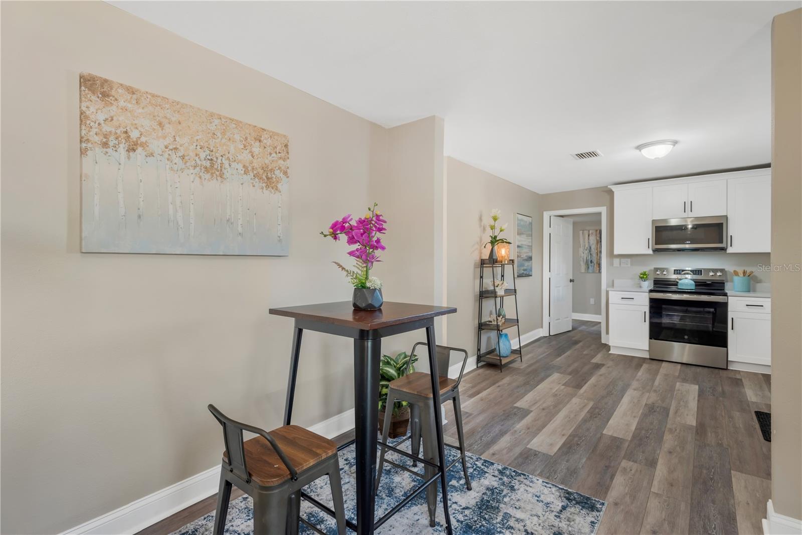 Image 7 of 20 For 5226 Lime Avenue