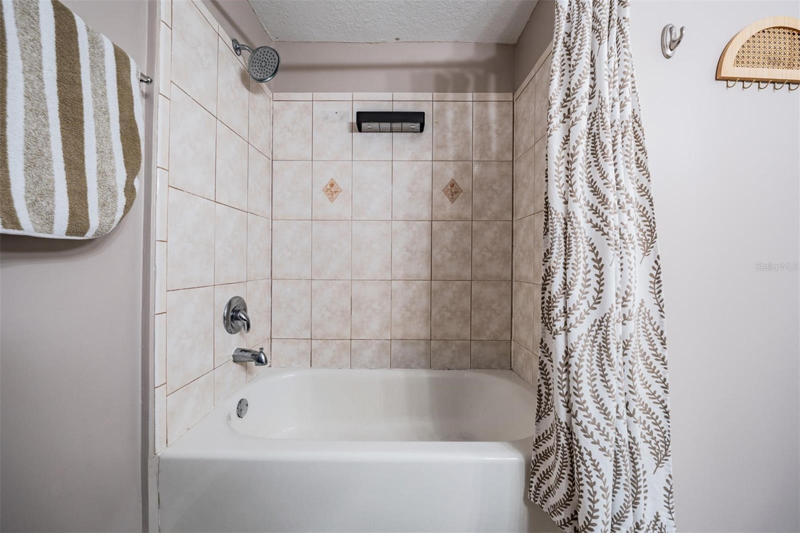 Image 17 of 49 For 302 Whitcomb Boulevard