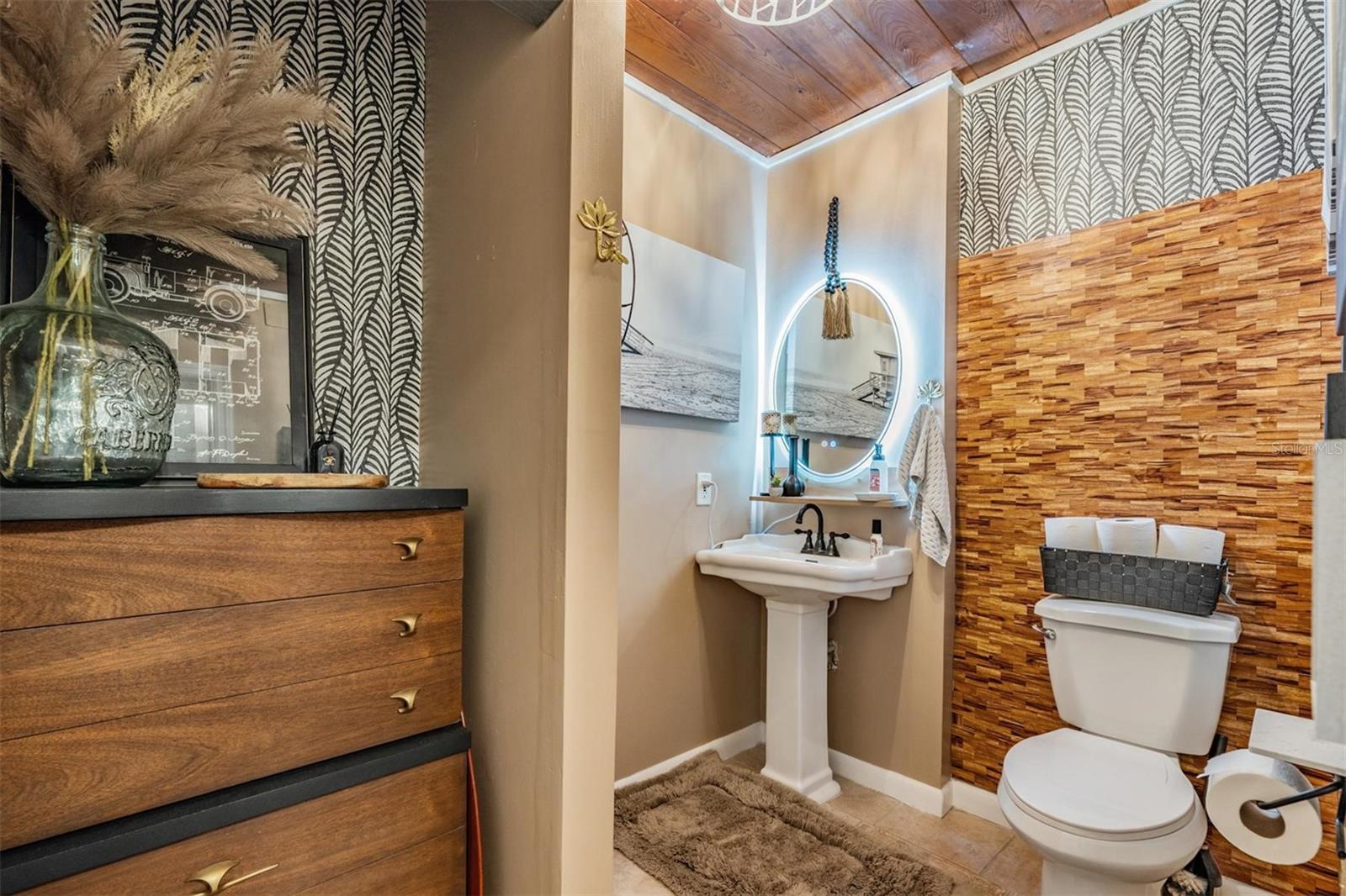 Image 19 of 49 For 302 Whitcomb Boulevard