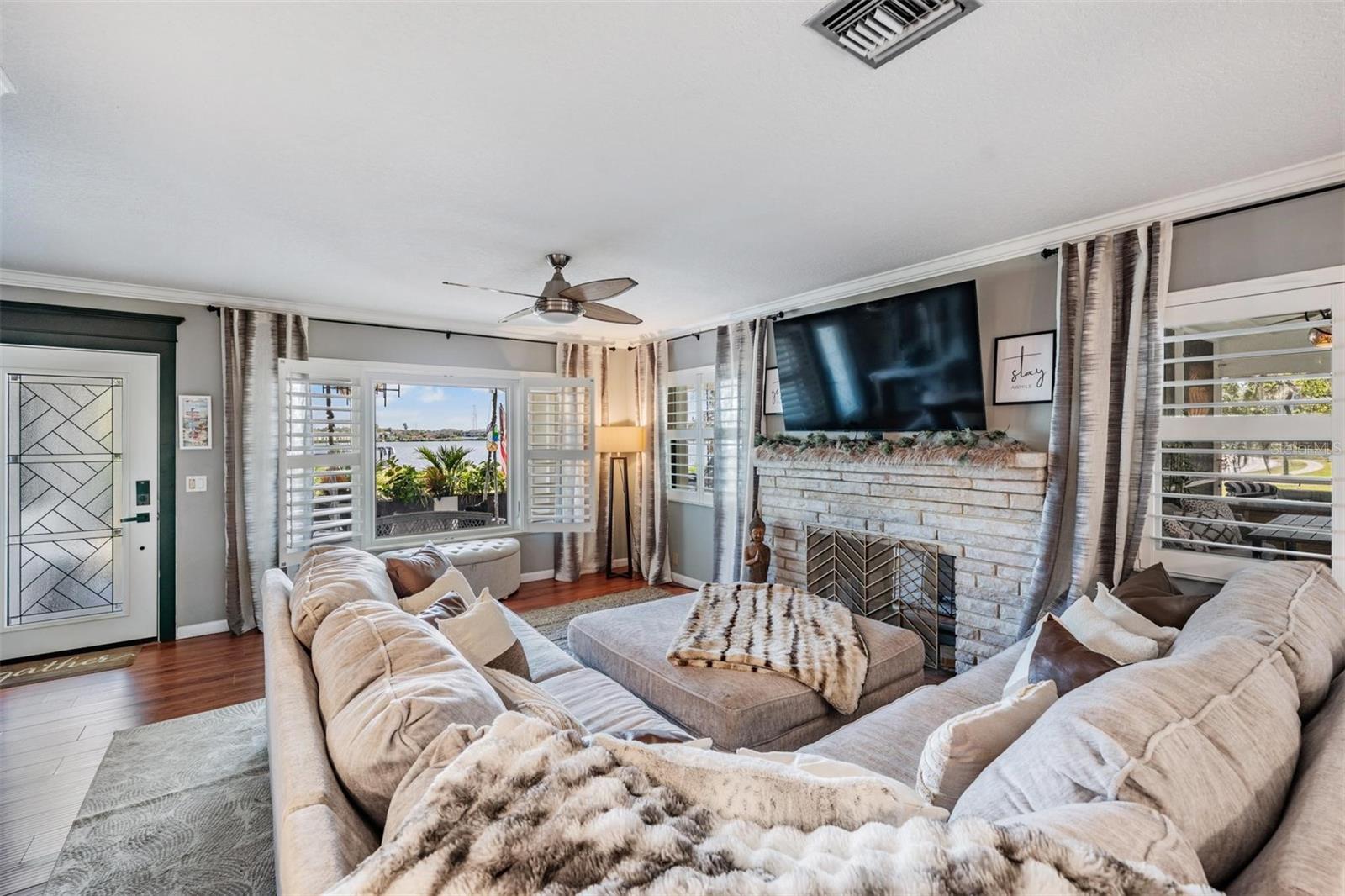 Image 5 of 49 For 302 Whitcomb Boulevard