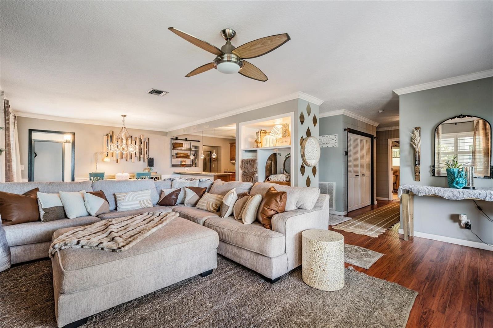 Image 6 of 49 For 302 Whitcomb Boulevard