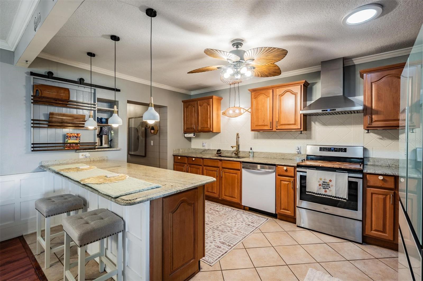 Image 9 of 49 For 302 Whitcomb Boulevard